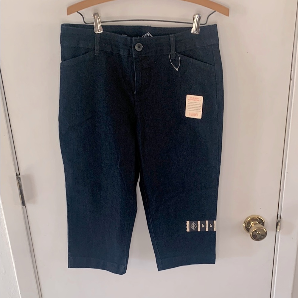 St. John Bay dark Wash denim Capri Size 6 Petite